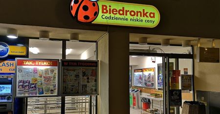 Kraków. Ochroniarz Biedronki brutalnie zaatakował klienta. "Zostałem poniżony"