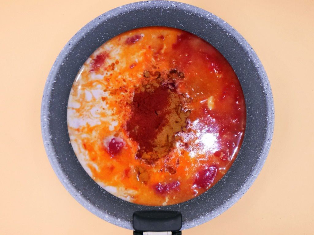 Curry z krewetkami i mango z ryżem przepis