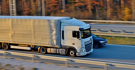 Kierowcy z Afryki wypełnią lukę w transporcie. UE ma plan