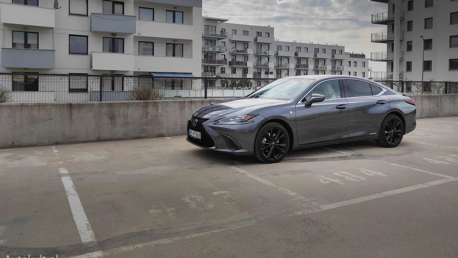 Lexus ES