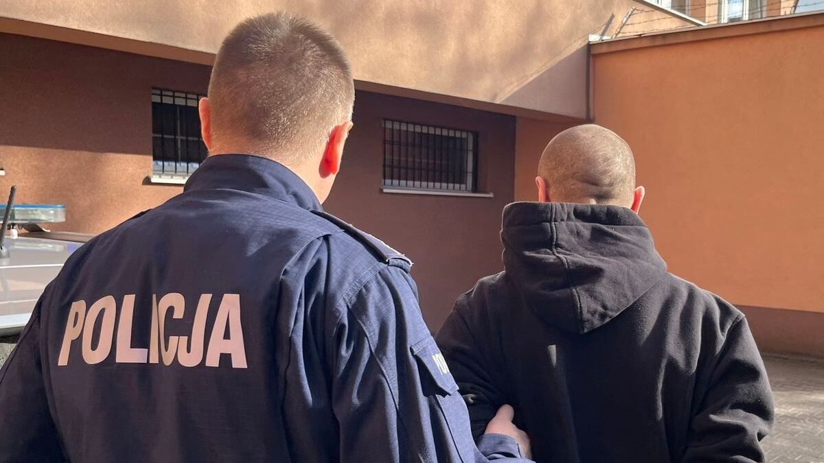 policjant, zatrzymany za rozbój mężczyzna