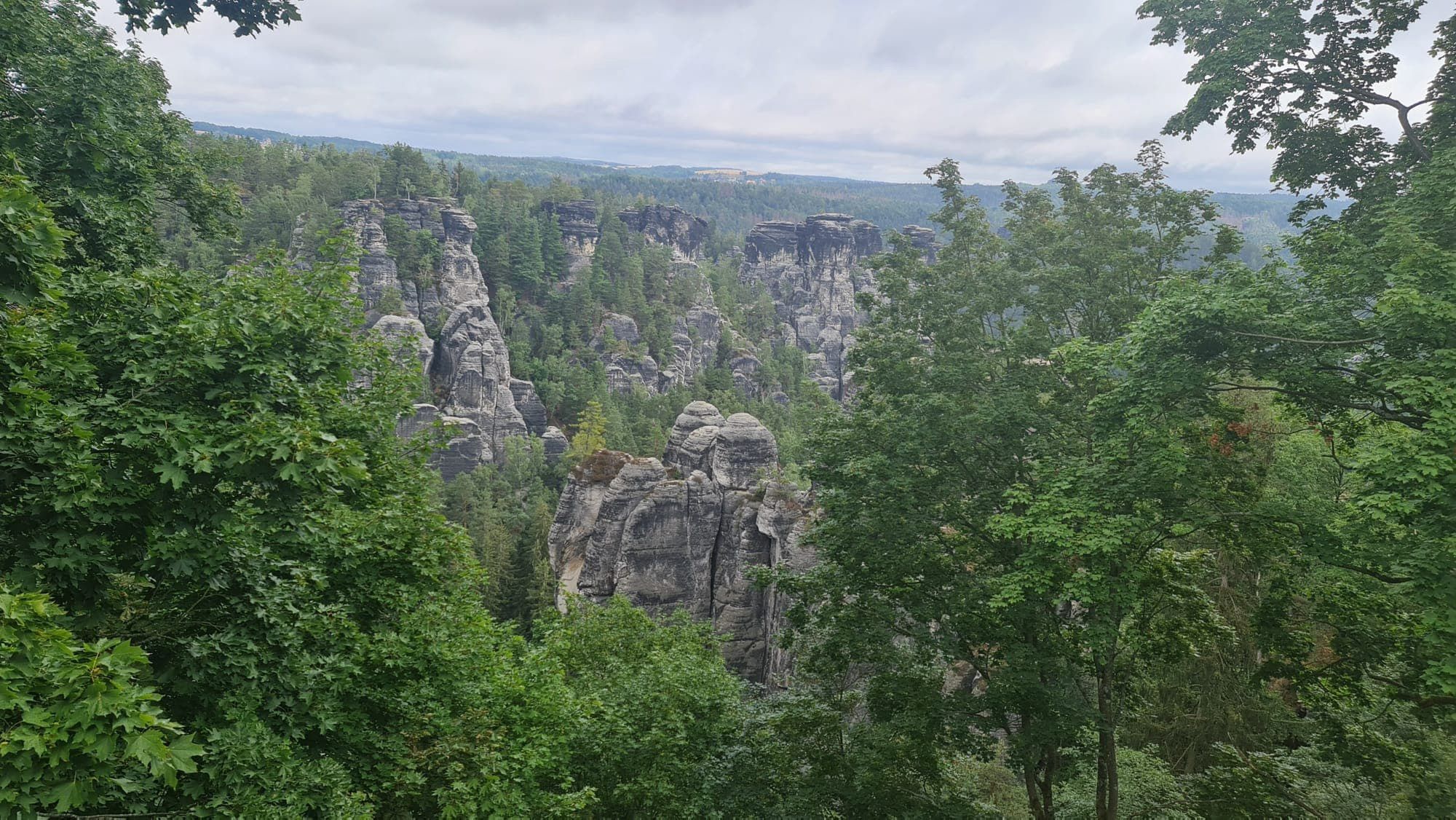 Widok z dostępnego odcinka trasy do mostu Bastei, przesłany przez naszą czytelniczkę