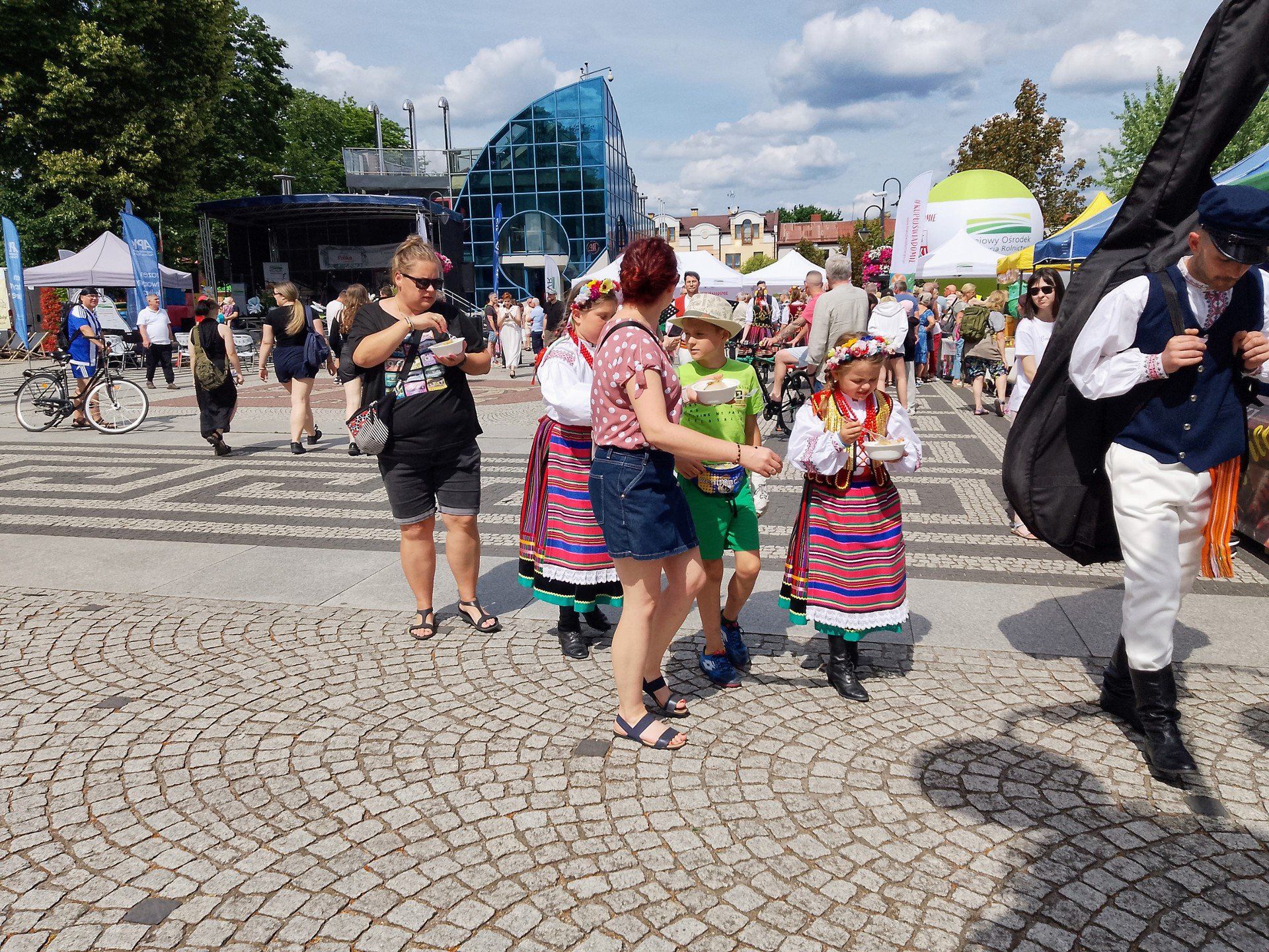 W Augustowie trwają dwudniowe targi "Polska smakuje"