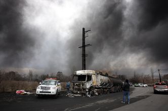 "Znaczna zmienność rynków". Ekonomista ocenia skutki wystrzału cen ropy
