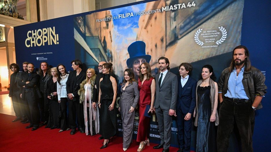 zbiorowe zdjêcie uczestników premiery filmu Chopin, Chopin!