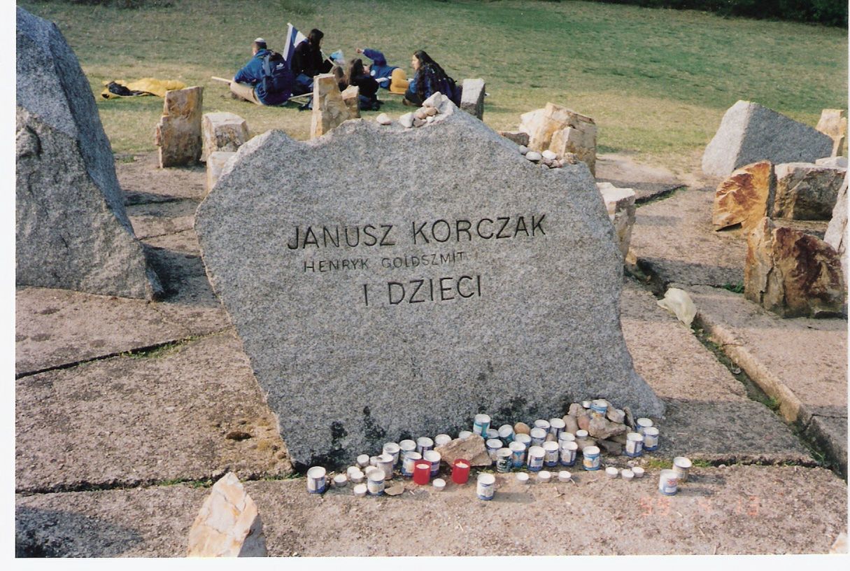 Warszawa. Janusz Korczak i dzieci. 5 sierpnia wyszli w ostatnią drogę