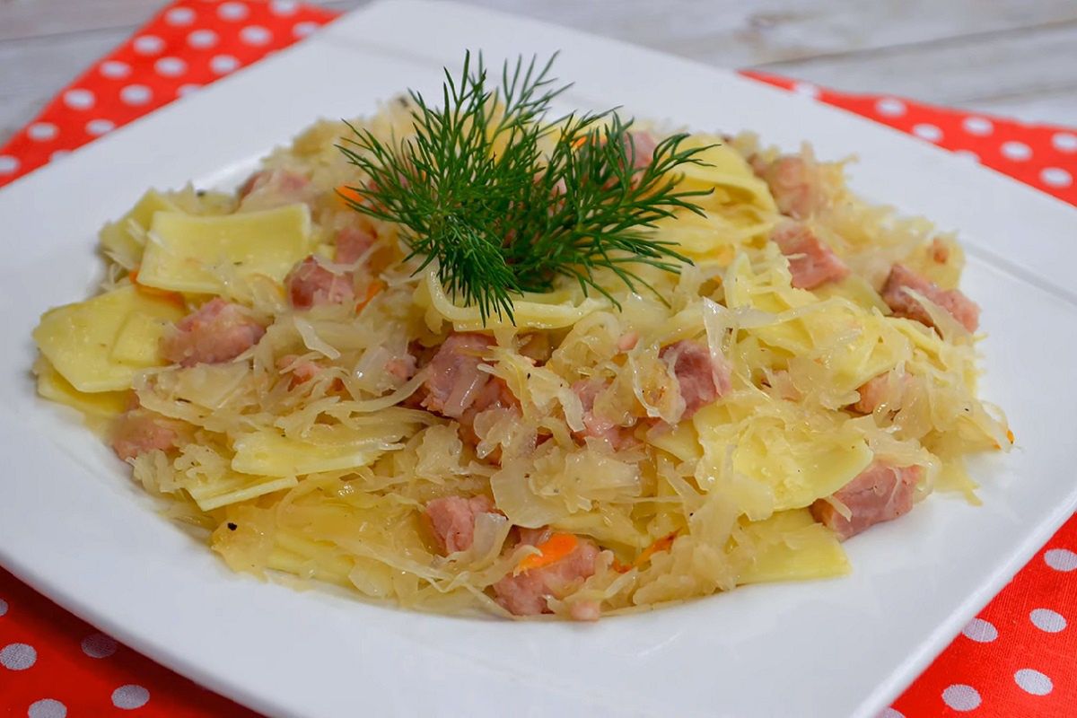 Łazanki to popularne polskie danie, które wykonasz bardzo szybko. 