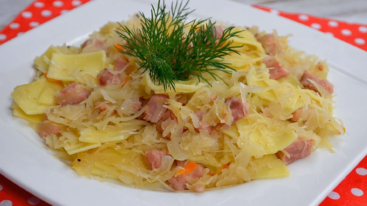 Łazanki to popularne polskie danie, które wykonasz bardzo szybko. 