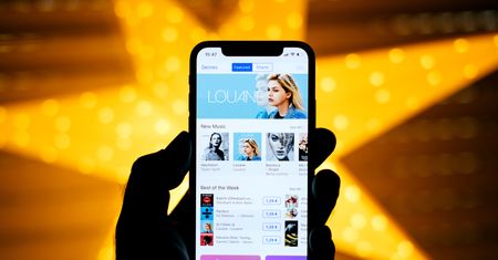 Czego brakuje pancernym smartfonom? Według Ulefone'a wyglądu iPhone'a X