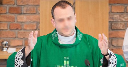 Ksiądz nie mógł pochować swej zamordowanej mamy. "Módlmy się o cud"