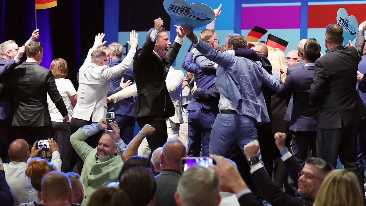 People react to exit polls during the far-right Alternative for Germany (AfD) election party following Saxony-Anhalt state election, in Magdeburg, Germany, 06 September 2026. Voters in Saxony-Anhalt are casting ballots to elect a new state parliament. EPA/FILIP SINGER Dostawca: PAP/EPA.
