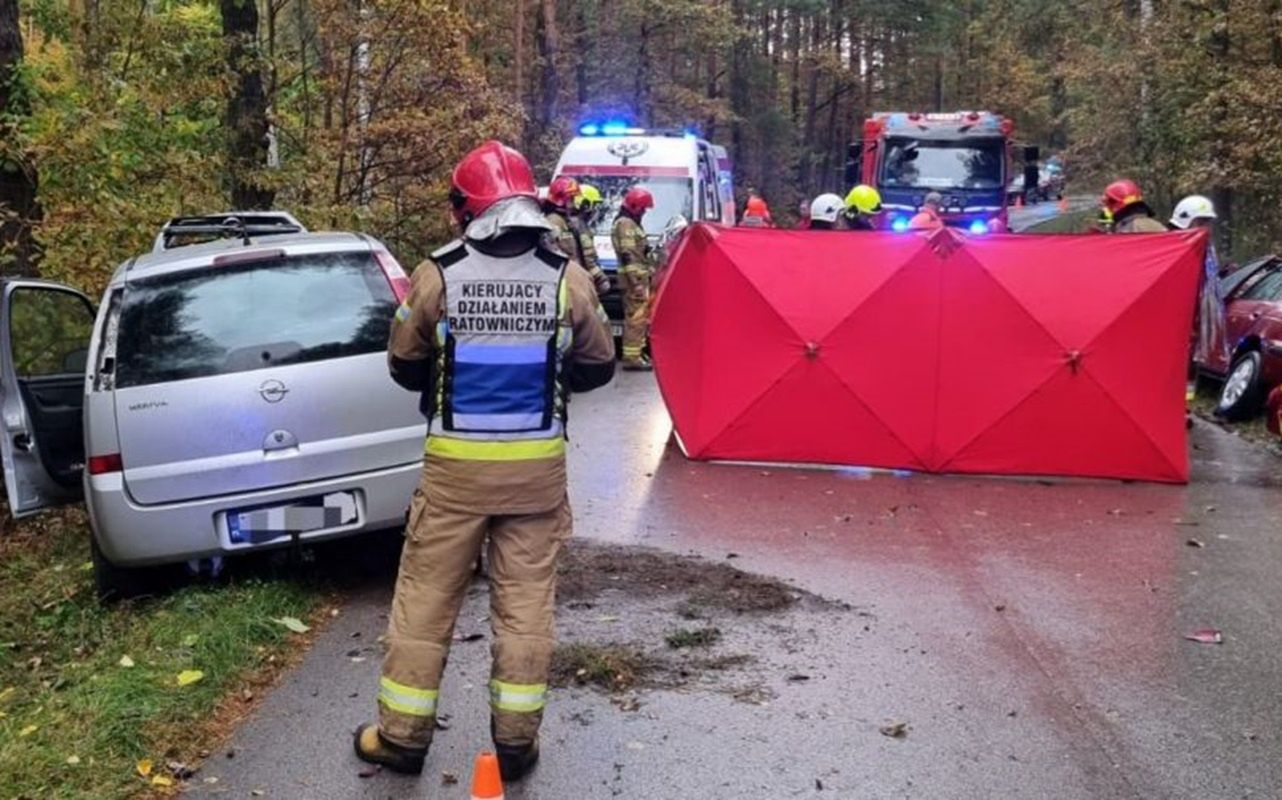 Wypadek w Świętokrzyskiem. Nie żyją dwie osoby