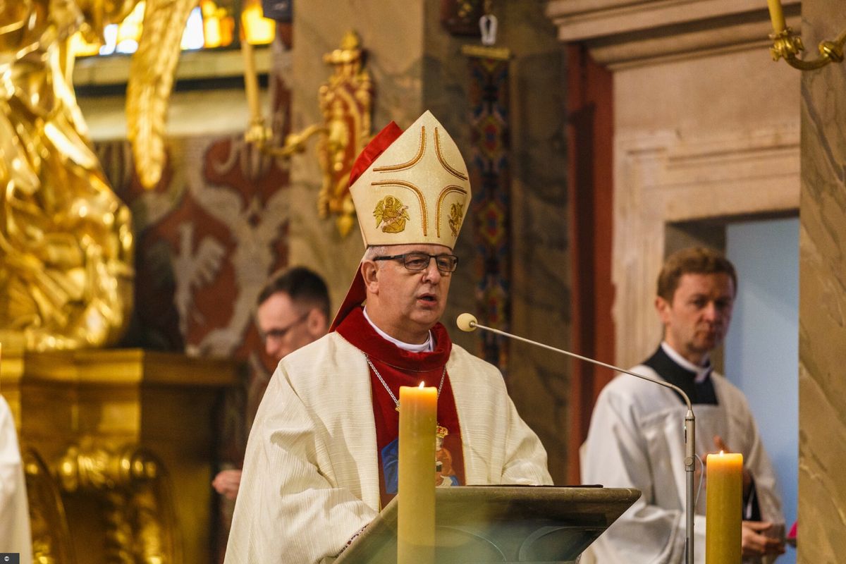 Biskup kielecki: "zagrożeniem dla wolności są ideologie"