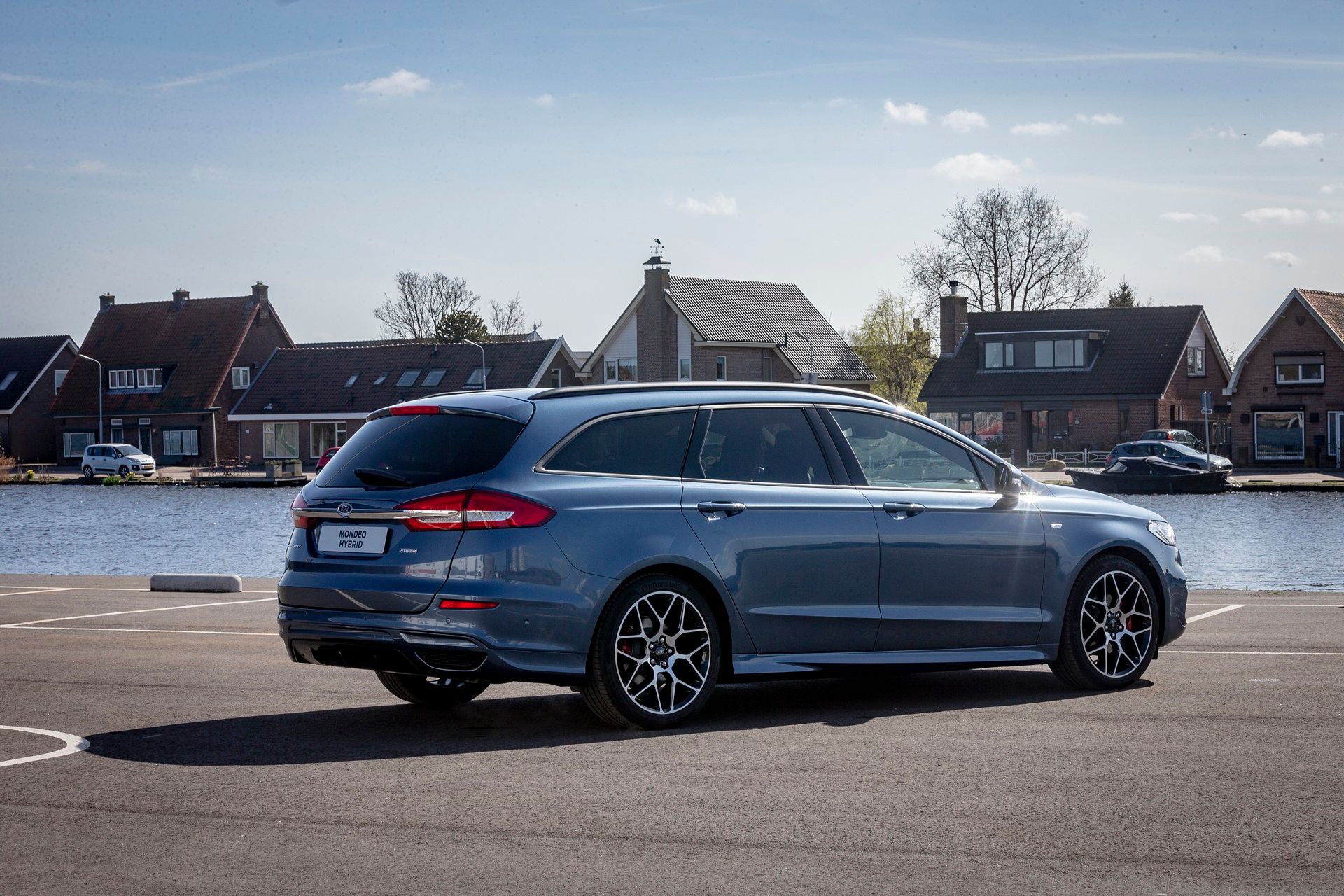 Ford Mondeo Hybrid kombi ST-Line (2019) (fot. Ford)