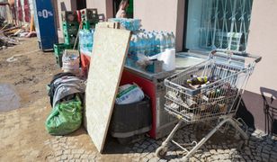 Służby kontrolują sklepy po powodzi. Grożą wysokie kary