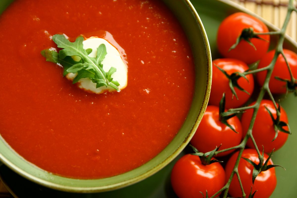 Aromatyczna zupa pomidorowa ze świeżych pomidorów. Jak w dzieciństwie