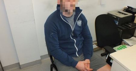 Głogów. Podbiegał z zaskoczenia i dotykał miejsc intymnych kobiet. Policjanci nie uwierzyli w jego tłumaczenia