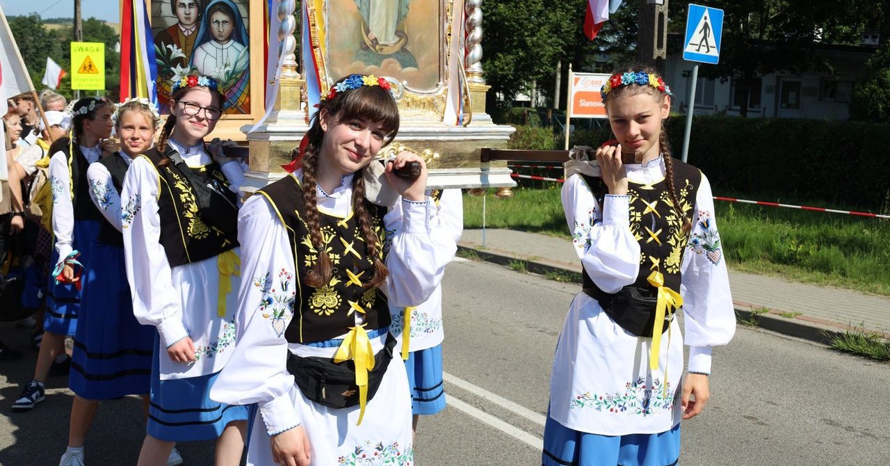 Sianowo: Wielki Odpust w sanktuarium. Wierni pokłonili się Królowej Kaszub