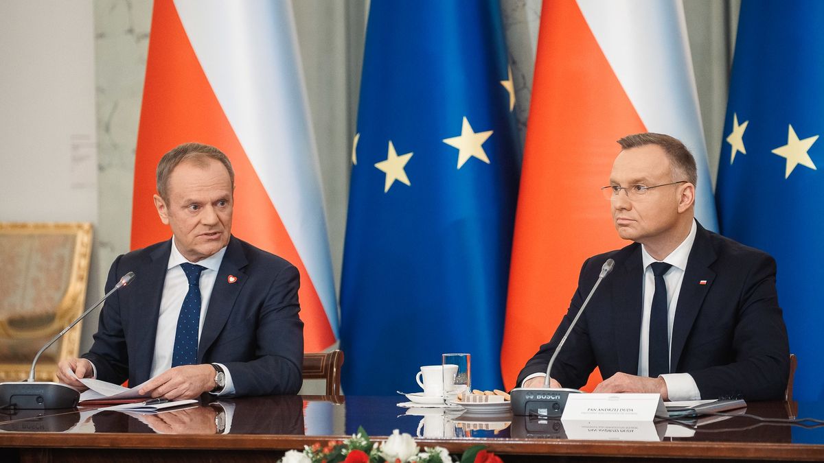 Premier Donald Tusk i prezydent Andrzej Duda podczas posiedzenia Rady Gabinetowej