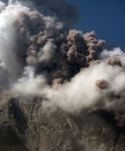 Erupcja wulkanu Sinabung. Słup popiołu osiągnął wysokość 5 km