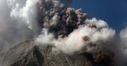 Erupcja wulkanu Sinabung. Słup popiołu osiągnął wysokość 5 km