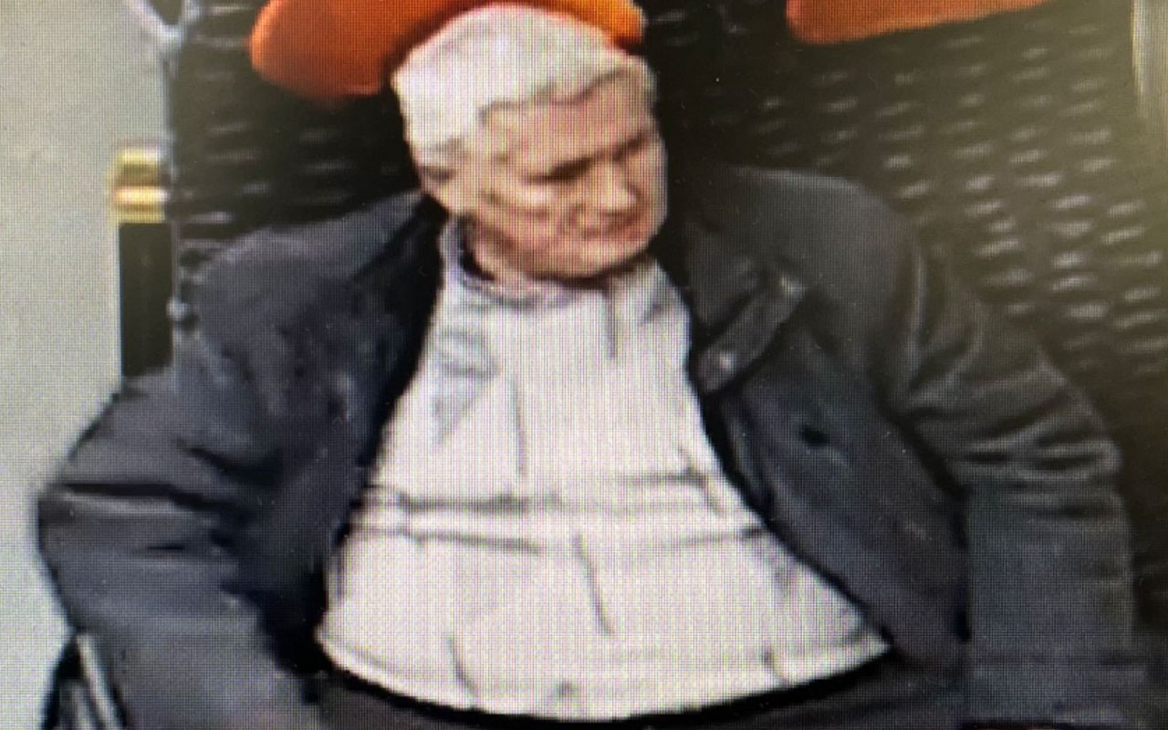 Policja wrzuciła zdjęcie. Oburzający czyn w pociągu