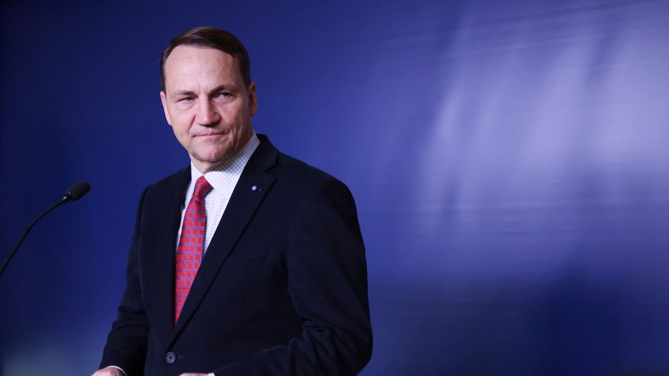 Warszawa, 02.04.2025. Minister spraw zagranicznych Radosław Sikorski na konferencji prasowej w siedzibie Ministerstwa Spraw Zagranicznych w Warszawie, 2 bm. (aldg) PAP/Leszek Szymański