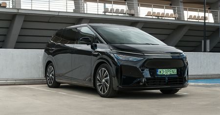 Rolka: Xpeng X9 z bliska. Na co mogą liczyć bogaci Chińczycy?