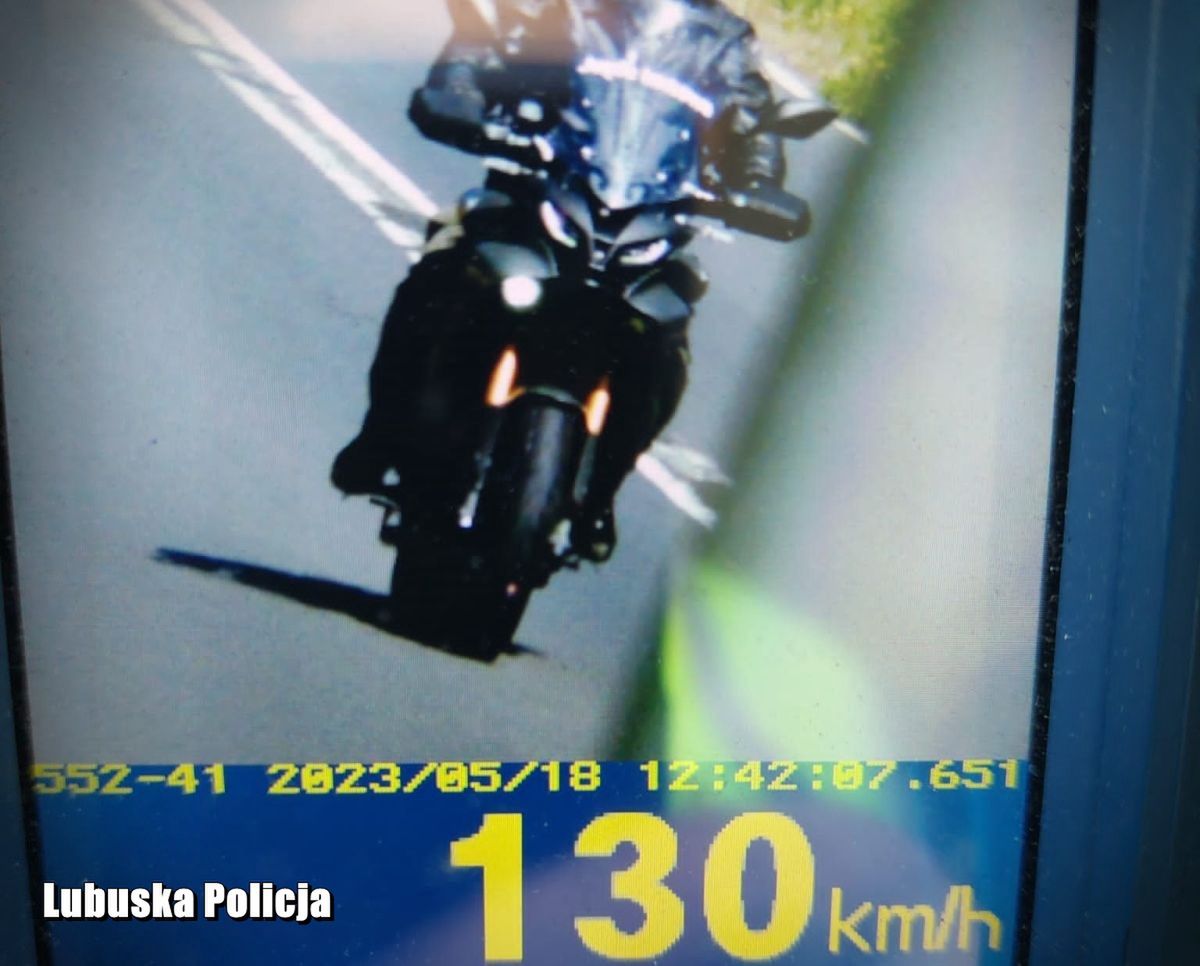 Motocyklista jechał 130 km/h