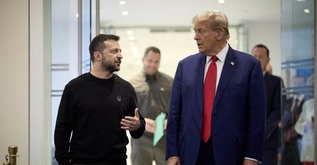 Rozmowy za kulisami w Paryżu. Trump i Zełenski się spotkają?