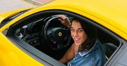 Joanna Jędrzejczyk i żółte ferrari. Wiele osób marzy o takim samochodzie