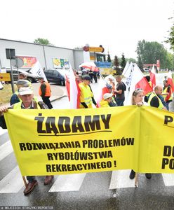 Jedyna droga na Hel zablokowana: korek do Pucka. Protesty rolników i rybaków