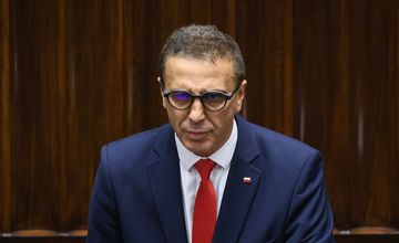 Poseł wywołał poruszenie, bo korzystał z inteligentnych okularów. "Mamy XXI wiek"