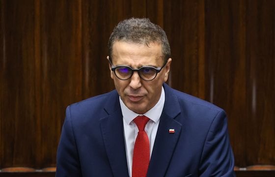 Poseł wywołał poruszenie, bo korzystał z inteligentnych okularów. "Mamy XXI wiek"