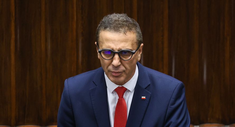 Poseł wywołał poruszenie, bo korzystał z inteligentnych okularów. "Mamy XXI wiek"