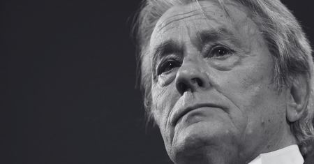 Alain Delon zostanie pochowany obok pięćdziesięciu psów. Podano szczegóły