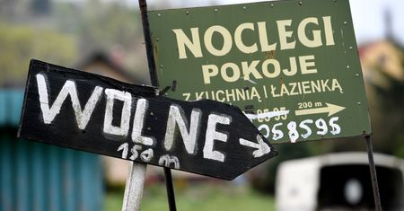 Spełniły się słowa Jarosława Gowina. Policja wchodzi do hoteli