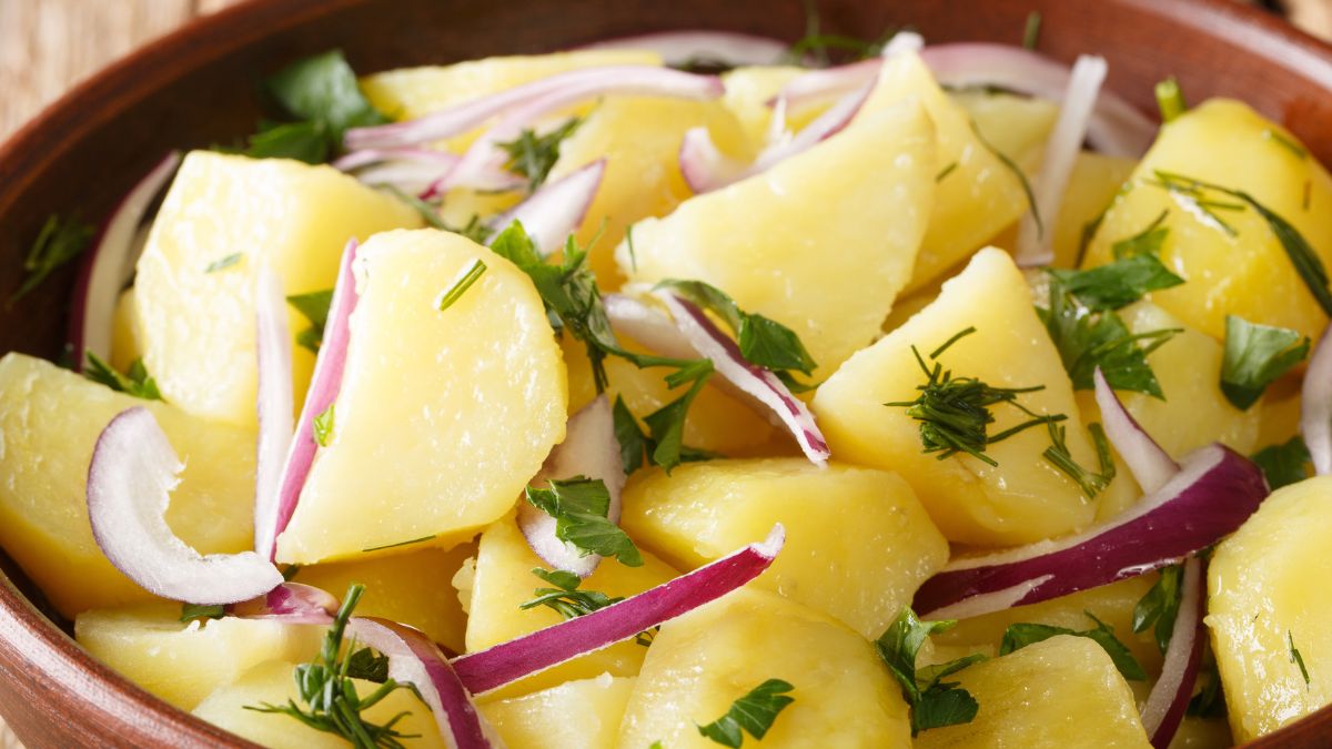 Sałatka wiedeńska to doskonały dodatek wielu dań