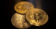 Odbicie na rynku krypto. Bitcoin przebija 77 tys. dolarów