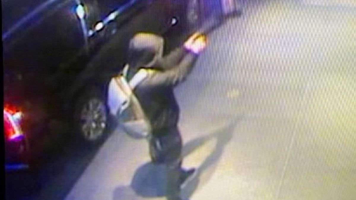 Napastnik strzelił z bliska.