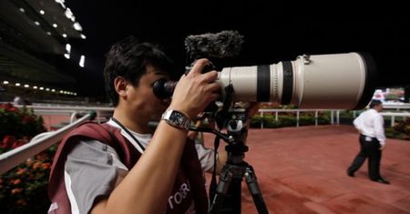 Jakość filmów z Canona EOS-1D Mark IV przetestowana w półmroku