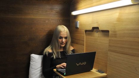 Niewielka kapsuła rosyjskim sposobem na na lotniskową nudę 1