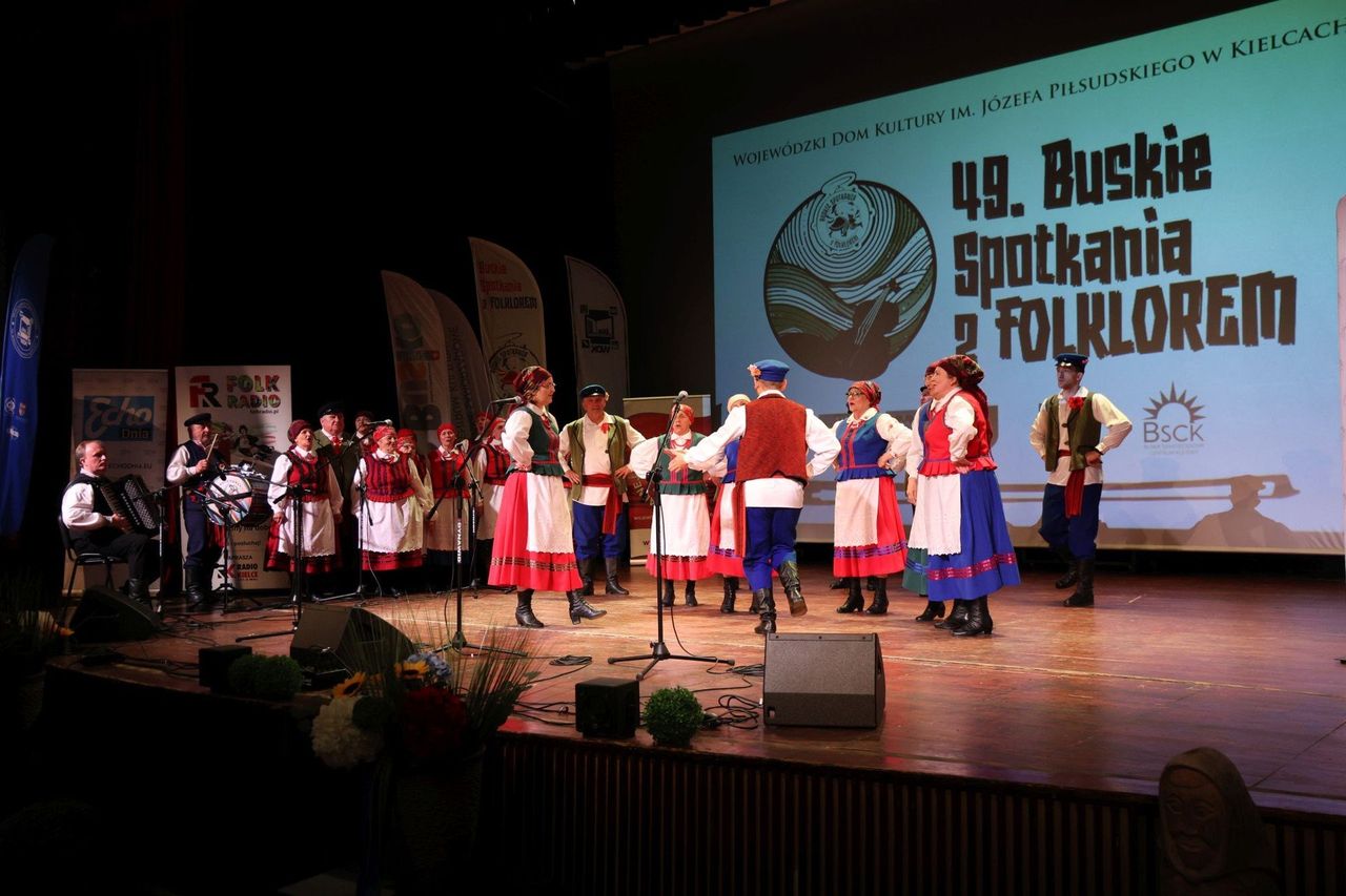 49. Buskie Spotkania z Folklorem. W sobotę zaprezentowało się wiele zespołów, kapeli i solistów