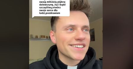 Dostrzegła urodę księdza. Kobieta mówi, co powinien z nią zrobić