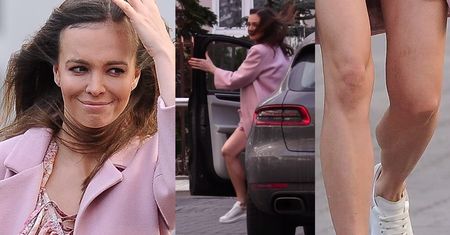Wendzikowska w różowym płaszczu odsłania nagie nogi