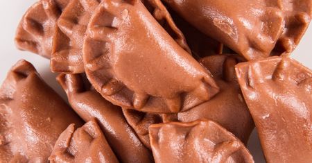 Pierogi na słodko, które pokochają dzieci i dorośli. Wszystko za sprawą wyjątkowego nadzienia