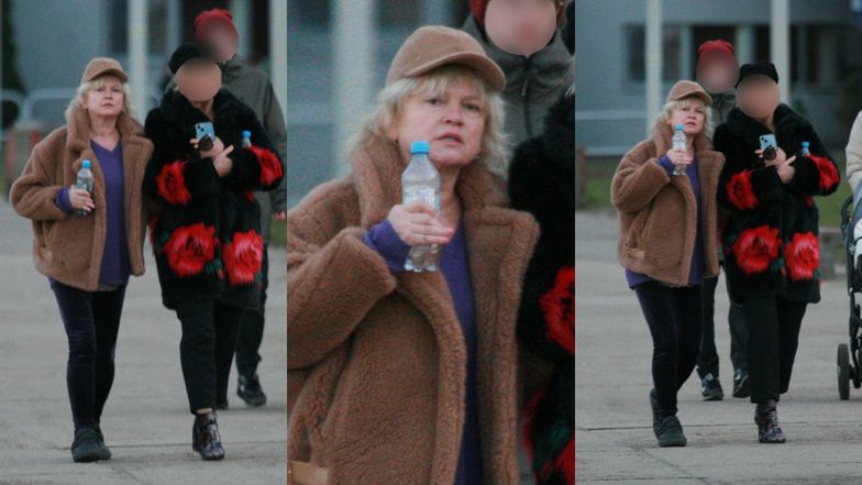 Katarzyna Figura spaceruje z koleżanką po Gdyni