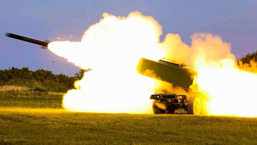 HIMARS w momencie strzelania