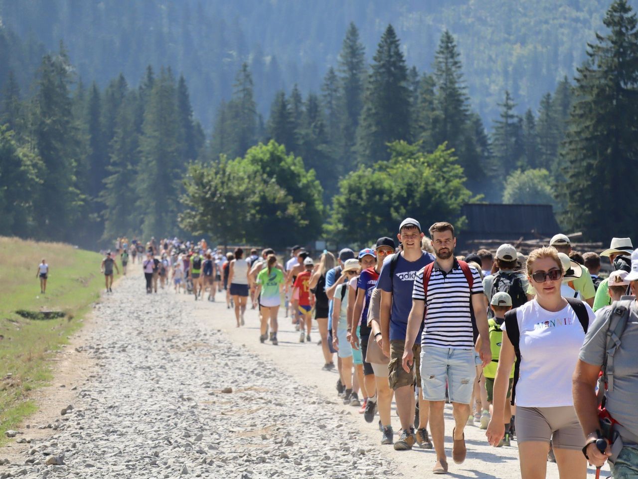 Zakopane: Ponad 5,2 mln turystów weszło w Tatry w 2025 r. Top 10 najbardziej zatłoczonych szlaków w górach