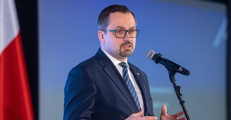 Zamieszanie wokół "dealu" z KE. Wiceminister zabrał głos
